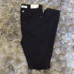 NWT TOPSHOP Moto Leigh Black Distress Jean